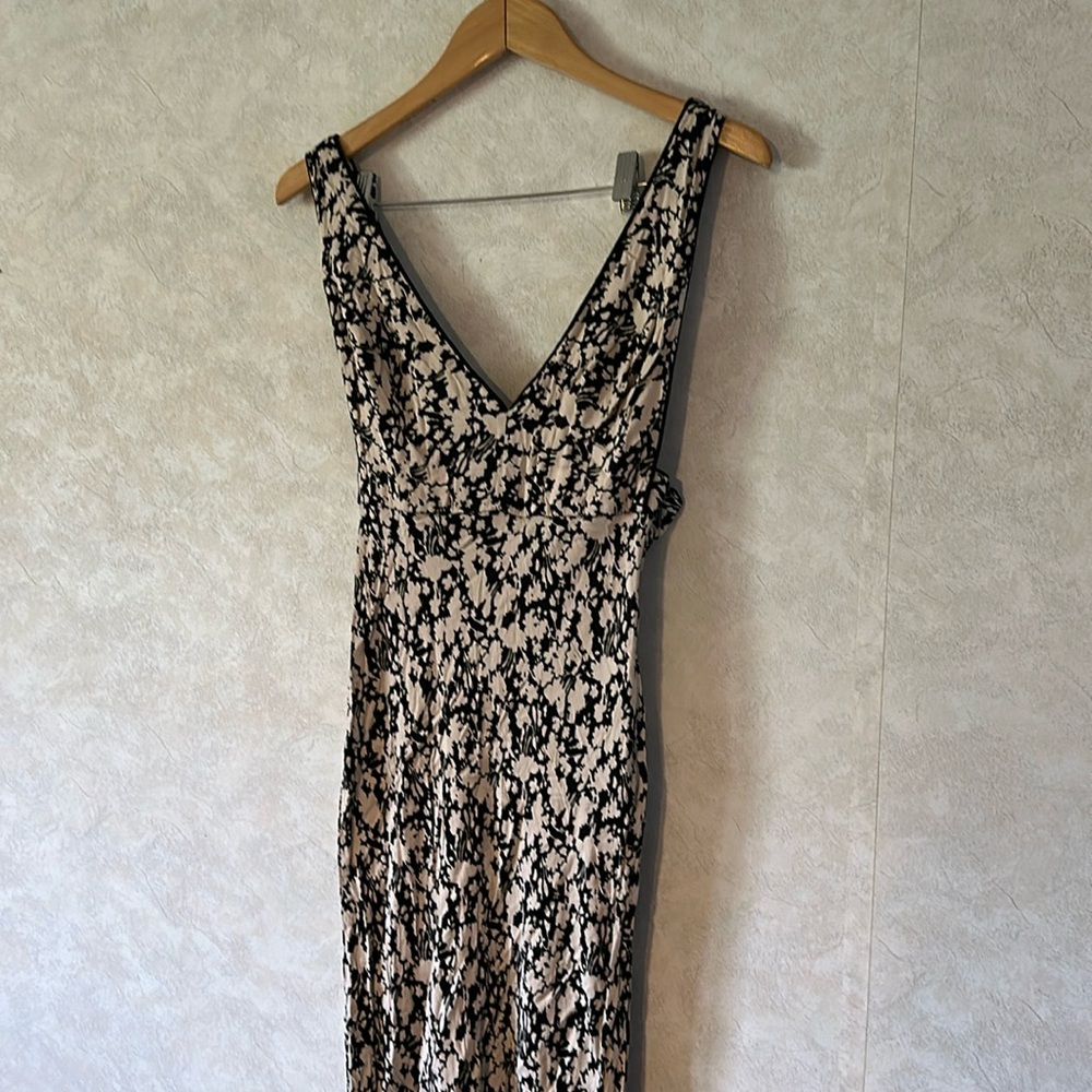 Sleeveless V-Neck Floral Print Midi Dress in Beige and Black